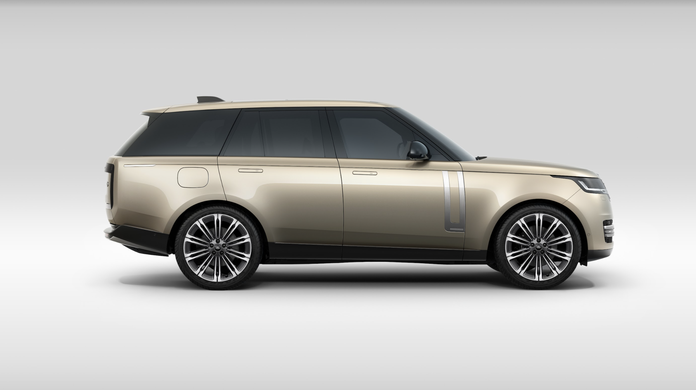 LAND ROVER OPENS BOOKINGS FOR NEW RANGE ROVER IN INDIA